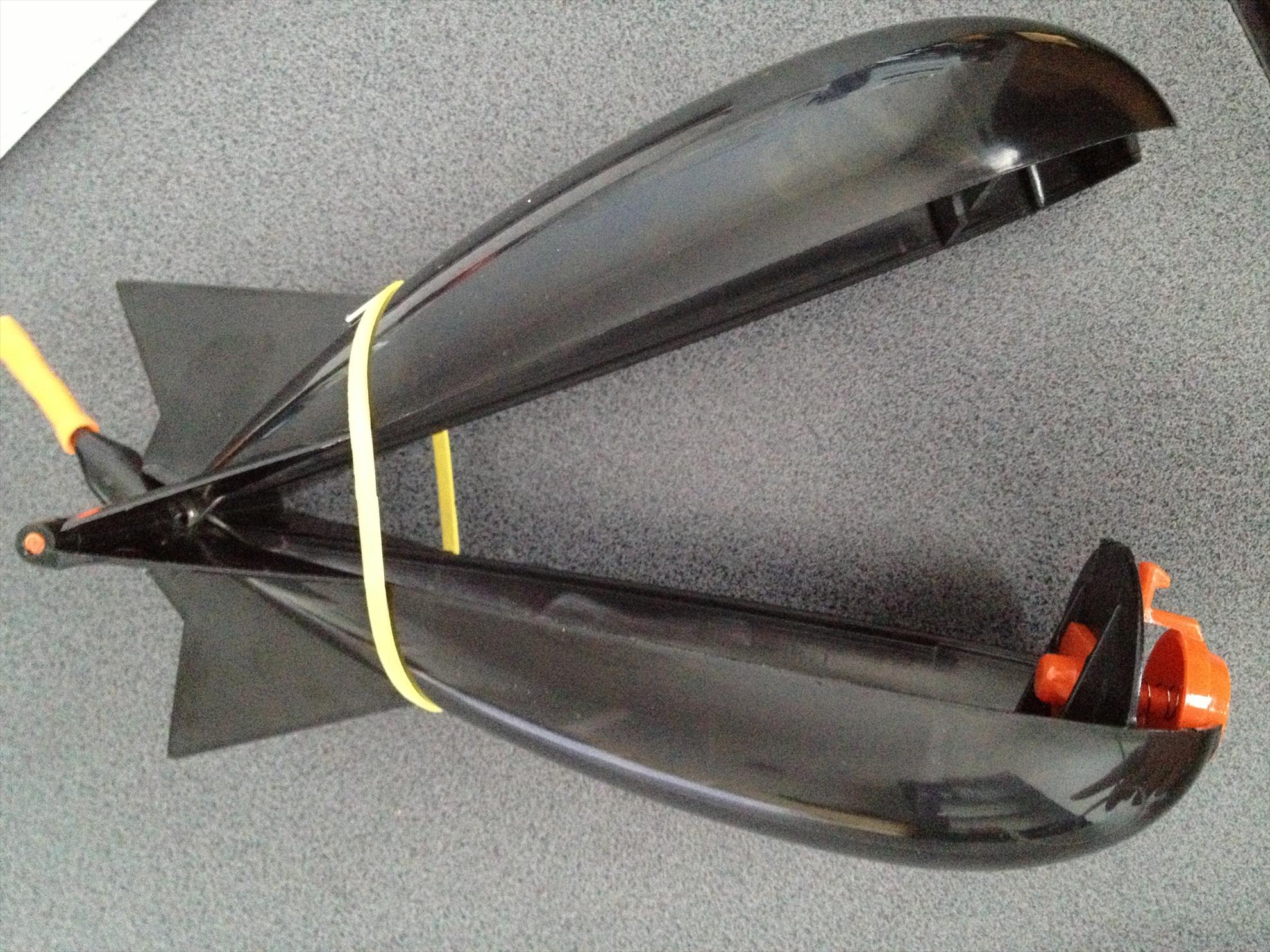 Spomb fake  - protejeaza balamalele sa nu mai se fisureze imediat la impactul cu apa.